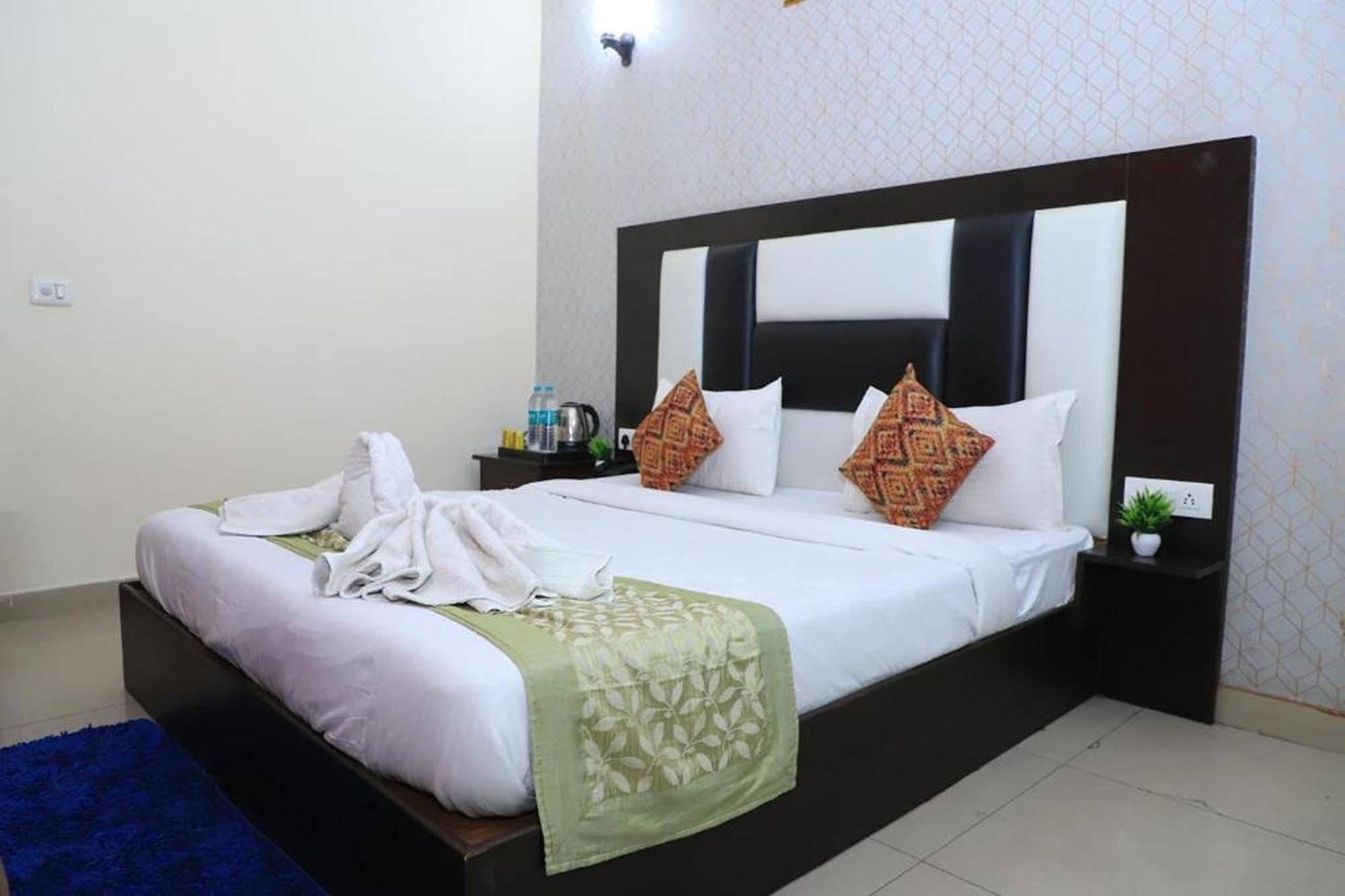 Hotel Global Inn By Quality Inn New Delhi Buitenkant foto
